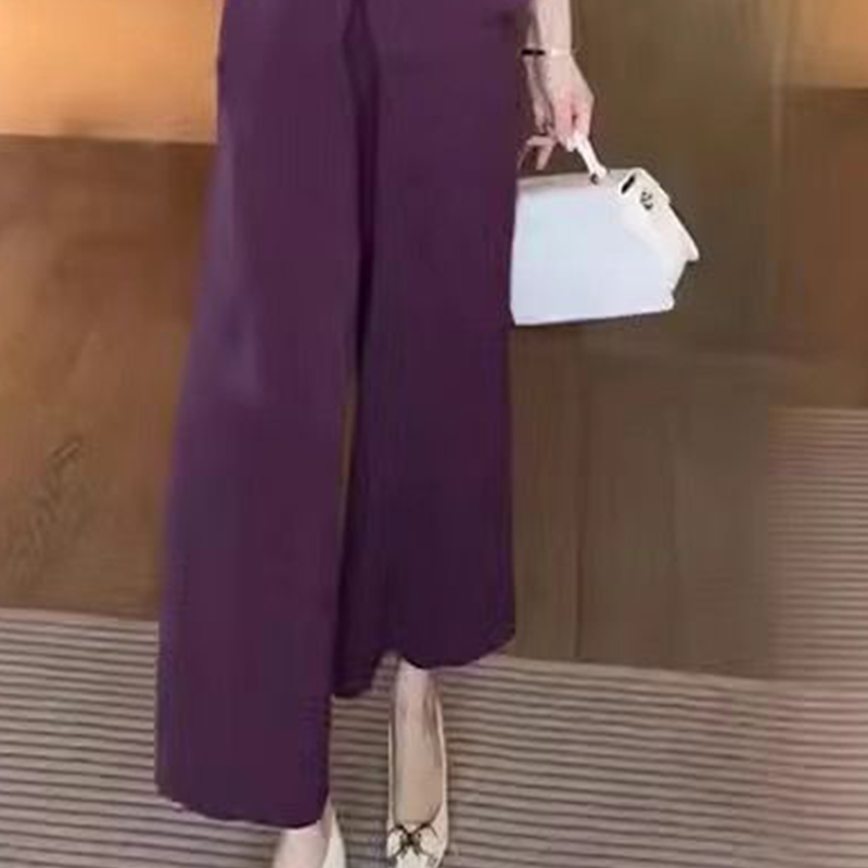 đ„KurzĂ€rmeliges Oberteil mit V-Ausschnitt und passende Hose mit weitem Bein - 2-teiliges Set fĂŒr Frauen