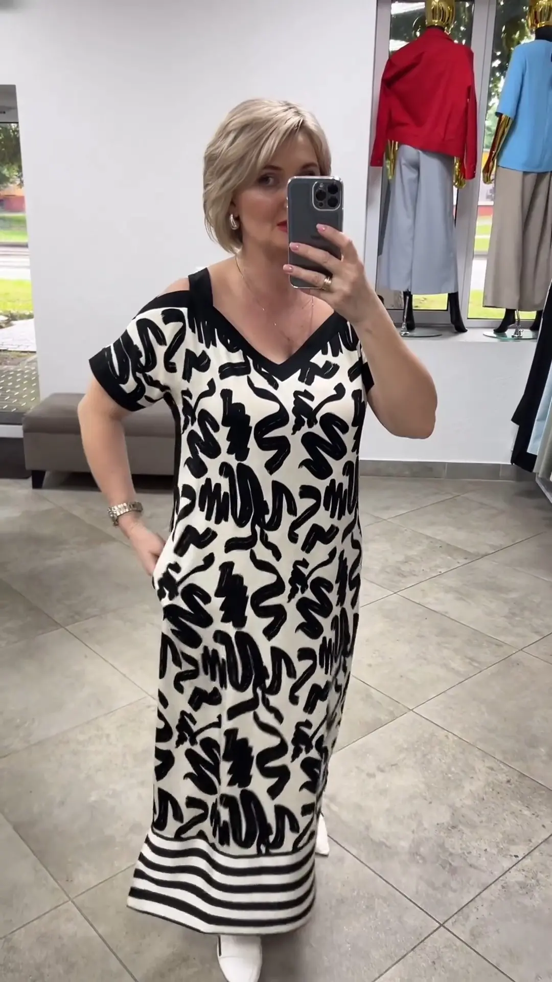 💥Neue Sommerkleider- 49% RABATT👗Off-Shoulder V-Ausschnitt Modisches Atmungsaktives Kleid