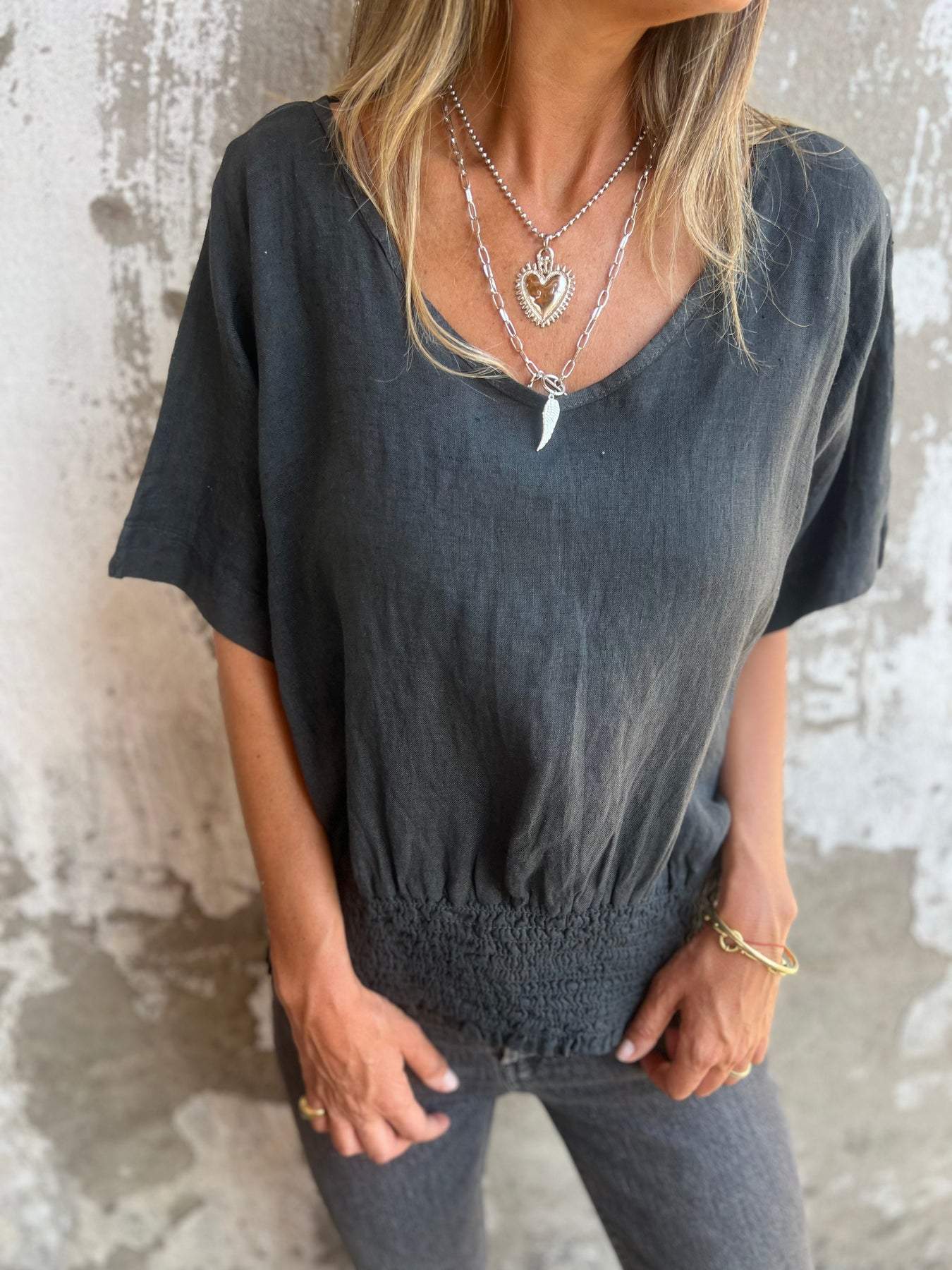 🔥Sommer-Hot-Sale 49% Rabatt🔥Bequemes tailliertes T-Shirt mit V-Ausschnitt