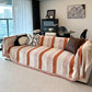 🏡Trendy gestreifte Chenille Atmungsaktive Sofa Schutz Couch Abdeckung