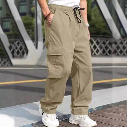 Lose sitzende Freizeithose für Männer mit mehreren Taschen
