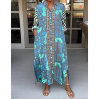 Modisches bedrucktes Maxikleid mit seitlichem Schlitz