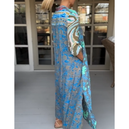 Modisches bedrucktes Maxikleid mit seitlichem Schlitz