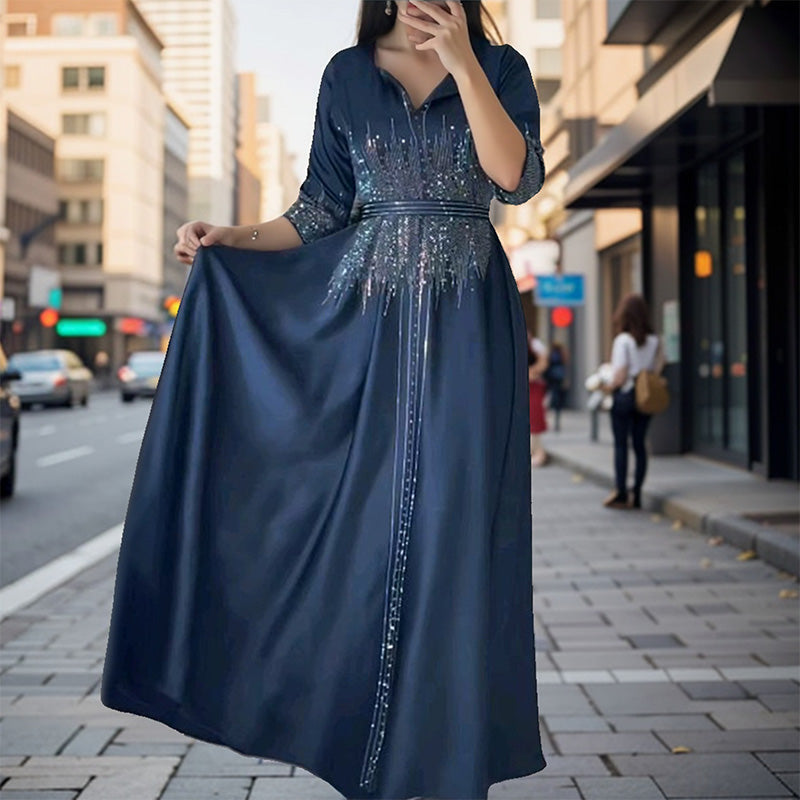 Modisches elegantes Kaftankleid mit Strasssteinen