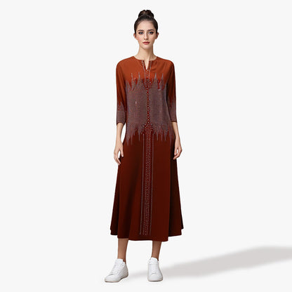 Modisches elegantes Kaftankleid mit Strasssteinen