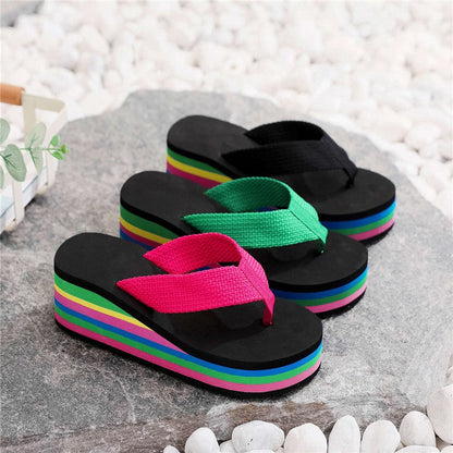 Lässiger Zehentrenner für Damen mit Sohle in Regenbogenfarben