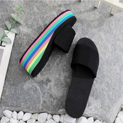 Lässiger Zehentrenner für Damen mit Sohle in Regenbogenfarben