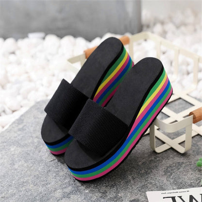 Lässiger Zehentrenner für Damen mit Sohle in Regenbogenfarben
