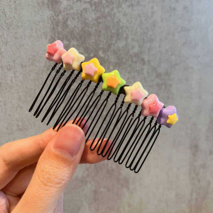 🎁Niedliche Cartoon Haar Zähmung Clip für junge Mädchen