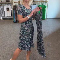 💐2025 Neue Ankunft 50%OFF💖Lässiges Damen-Kleid mit Rundhalsausschnitt und Blumendruck