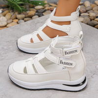 Keilschuhe mit Cut-Outs und Klettverschluss