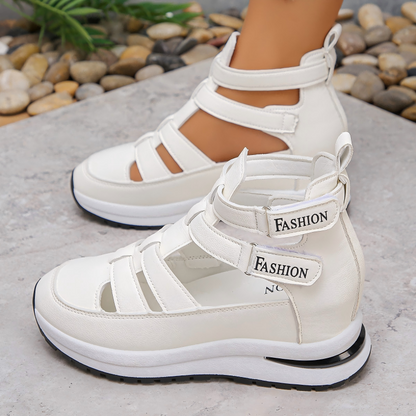 Keilschuhe mit Cut-Outs und Klettverschluss