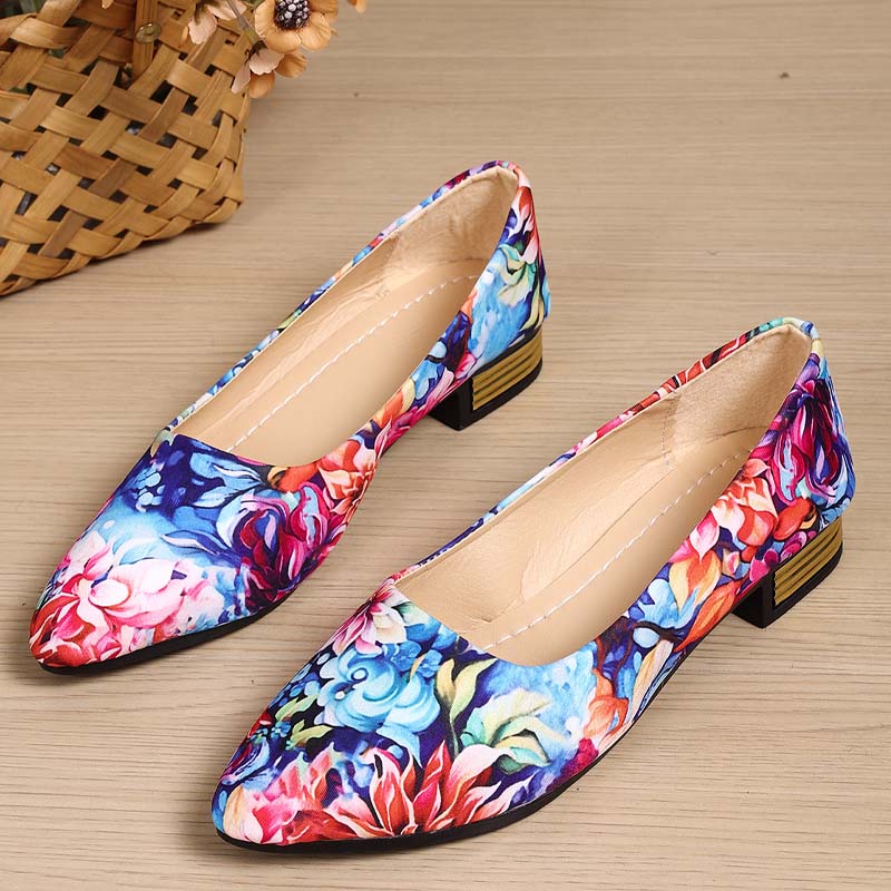 Modische Damen-Ballerinas mit spitzer Zehenpartie, niedrigem Absatz und Muster