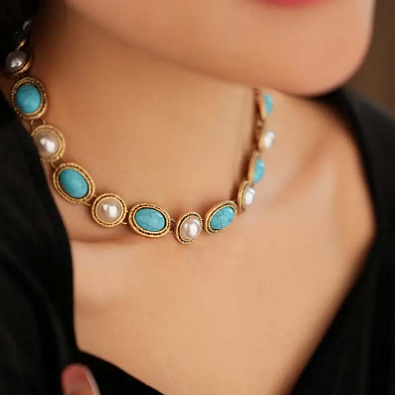 Retro-Stiftöhrringe und Halskette-Set für Damen