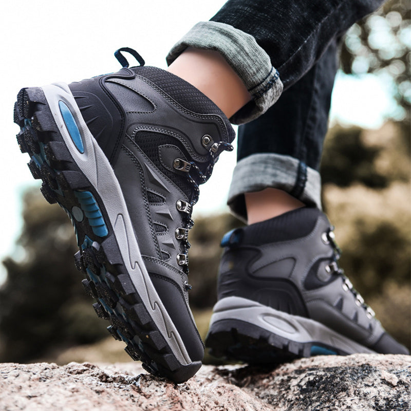 Hohe, leichte und rutschfeste Wanderschuhe