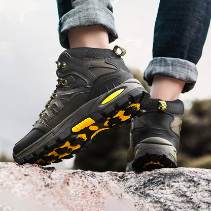 Hohe, leichte und rutschfeste Wanderschuhe