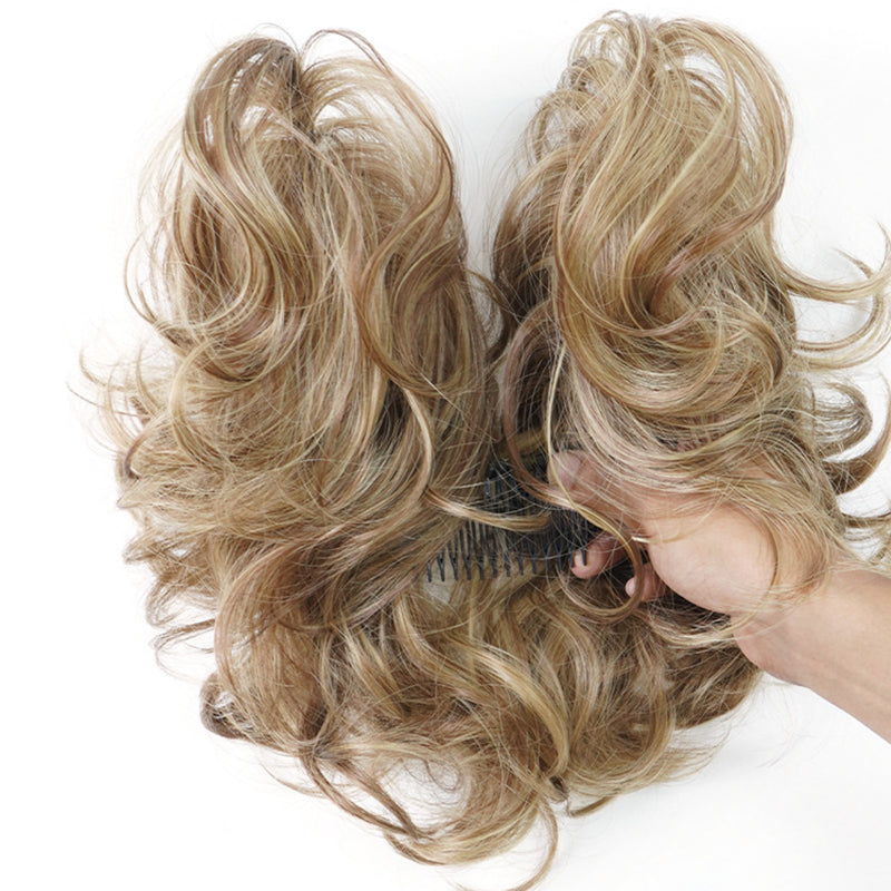 Haarschmuck mit unordentlichem Seitenkamm und Dutt zum Anklipsen